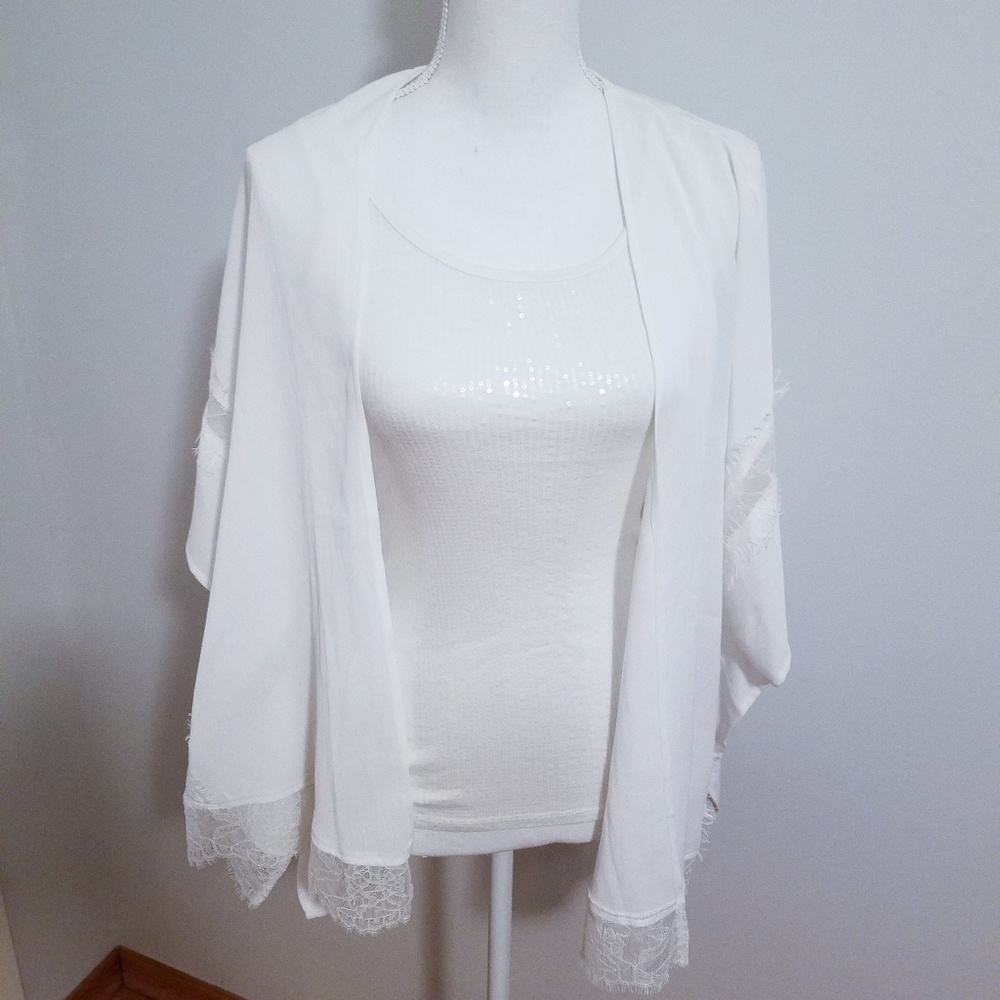 ADORABLE WHITE LACE KIMONO